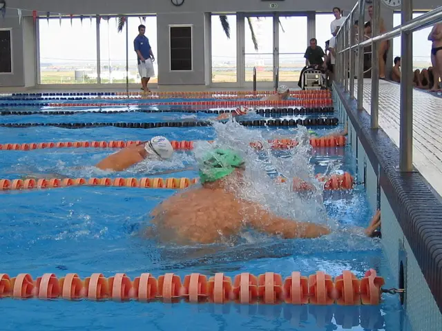 waterproof-fitness-trackers-swimming